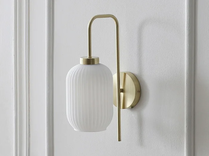 Aplique de pared de latón cepillado y vidrio blanco texturizado – L. 25 x Alt. 41 cm – Dorado – LOUXOR