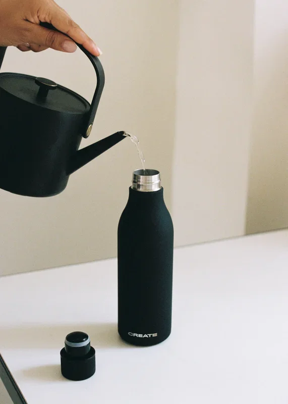 BOTTLE STUDIO – Botella térmica de acero inoxidable 550ml