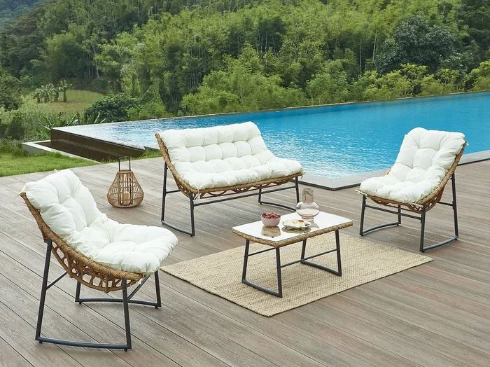 Conjunto de jardín de mimbre sintético 1 sofá de 2 plazas, 2 sillones y una mesa de centro – Natural claro – JONAH de MYLIA