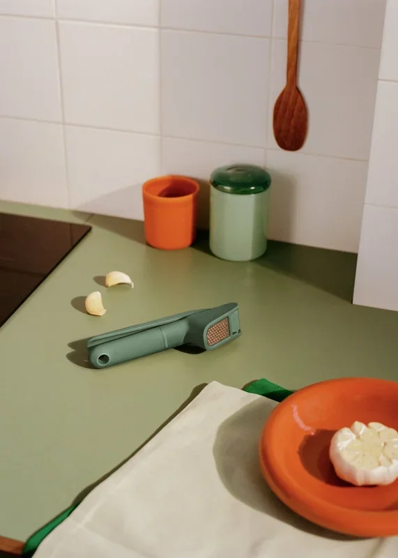 KITCHENWARE STUDIO – Prensa para ajos