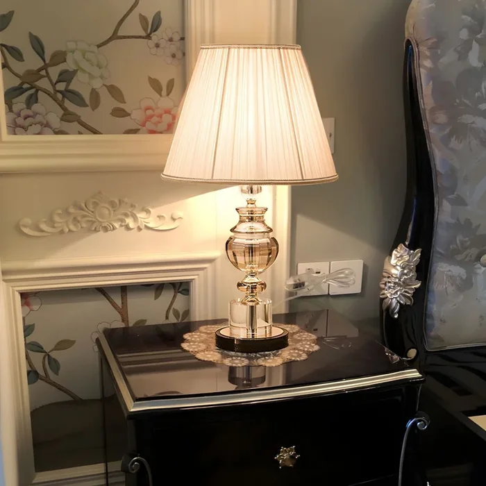 Lámpara de mesita de noche beige moderna con cristal cortado a mano en forma curva, 1 cabeza y 23″ de largo