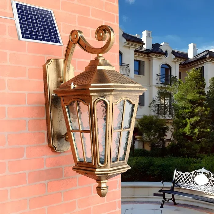 Luz de Pared Modernista de Metal en Bronce LED Linterna de Pared de Solar para Exterior