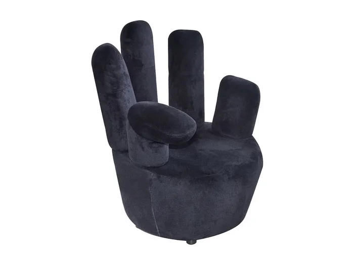 Sillón en forma de mano de terciopelo negro