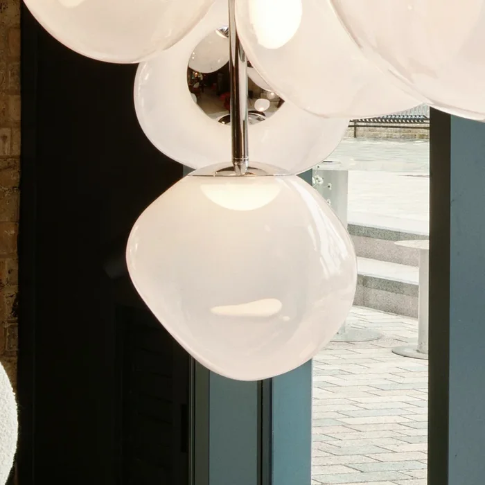 Tom Dixon, lámpara colgante LED Melt, Ø 28 cm, color opalino/plateado